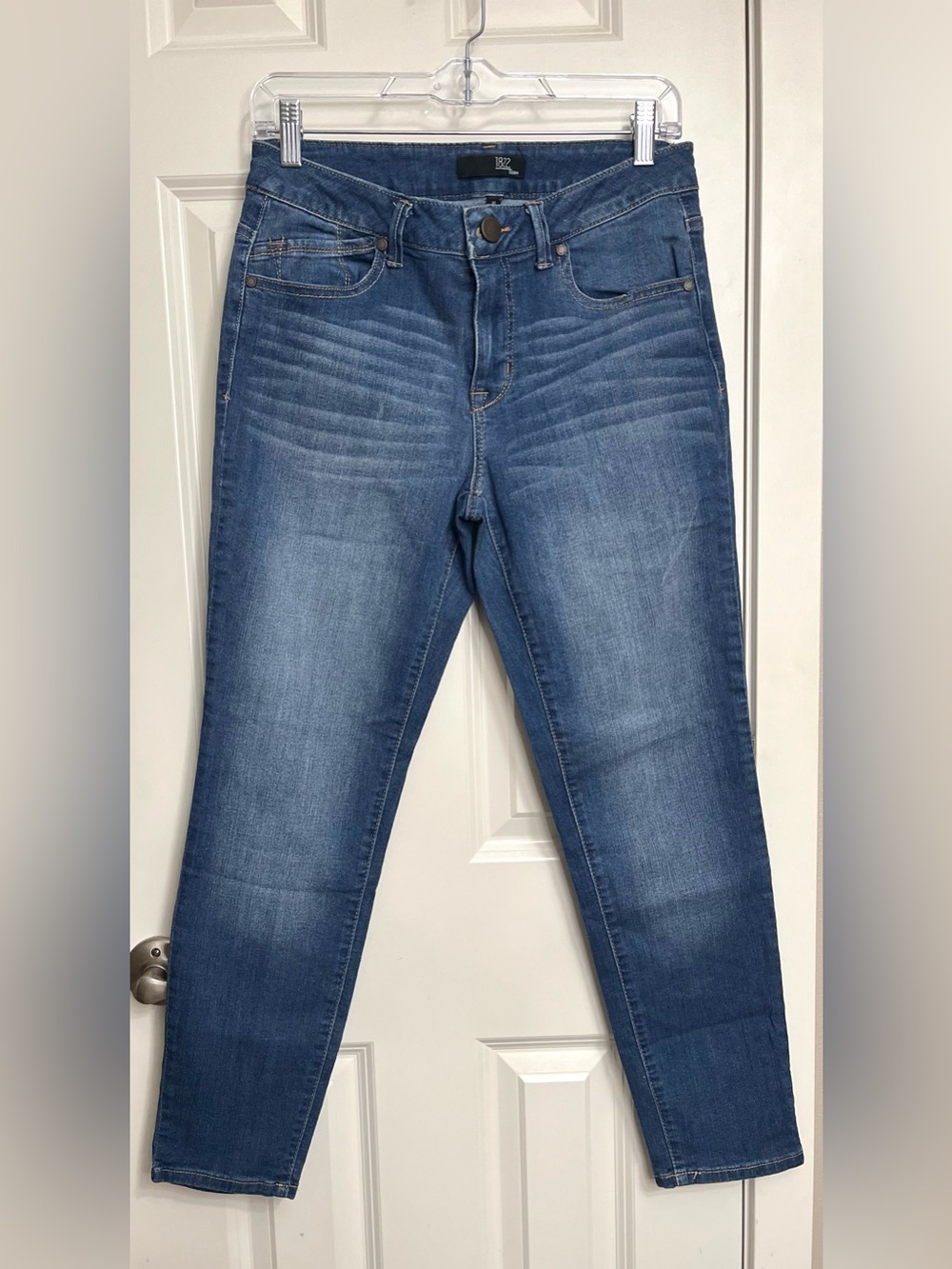 1822 Denim Slim Fit Jeans in Medium Blue Wash